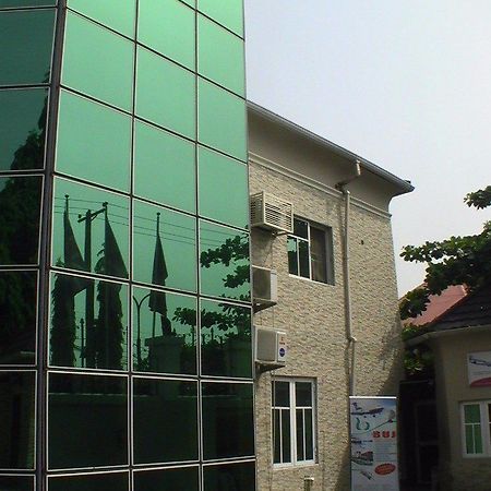 杜布里纳套房酒店 Festac Town 外观 照片