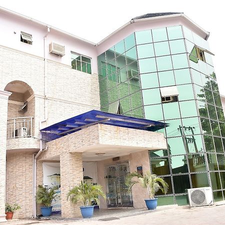 杜布里纳套房酒店 Festac Town 外观 照片