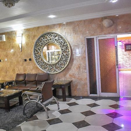 杜布里纳套房酒店 Festac Town 外观 照片
