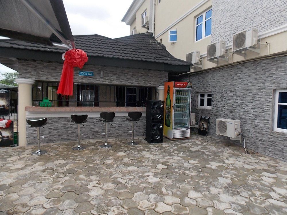 杜布里纳套房酒店 Festac Town 外观 照片