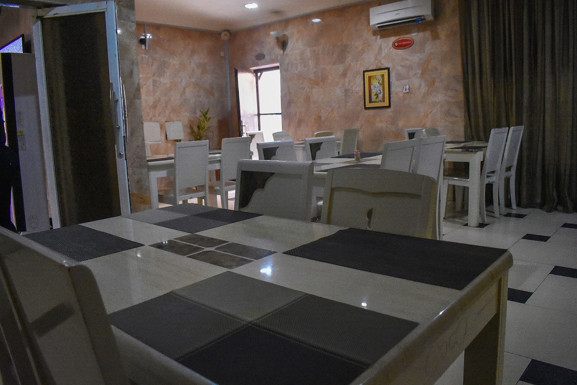 杜布里纳套房酒店 Festac Town 外观 照片