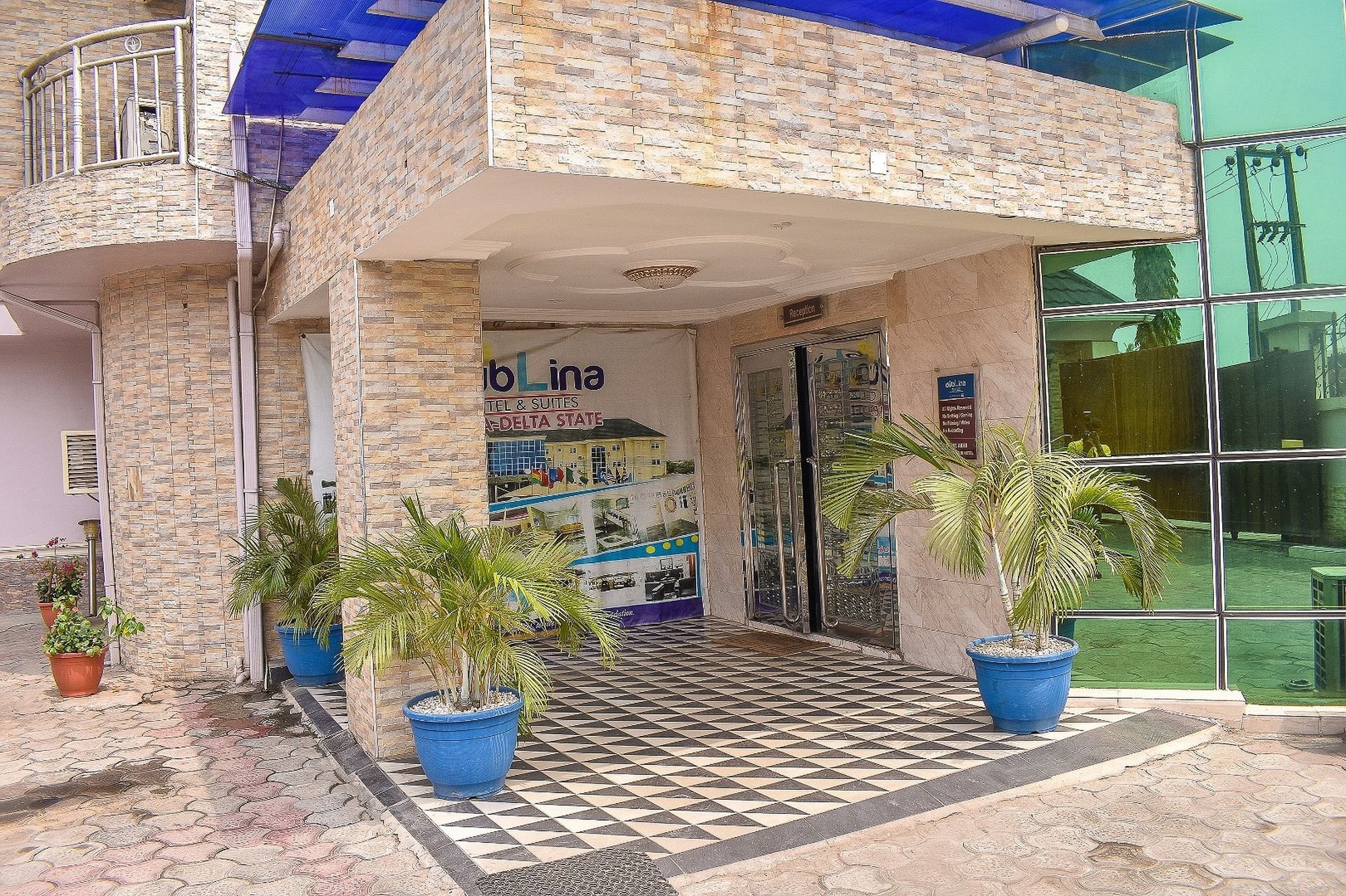 杜布里纳套房酒店 Festac Town 外观 照片